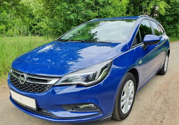 samochody osobowe Opel Astra cena 37500 przebieg: 130000, rok produkcji 2018 z Otwock